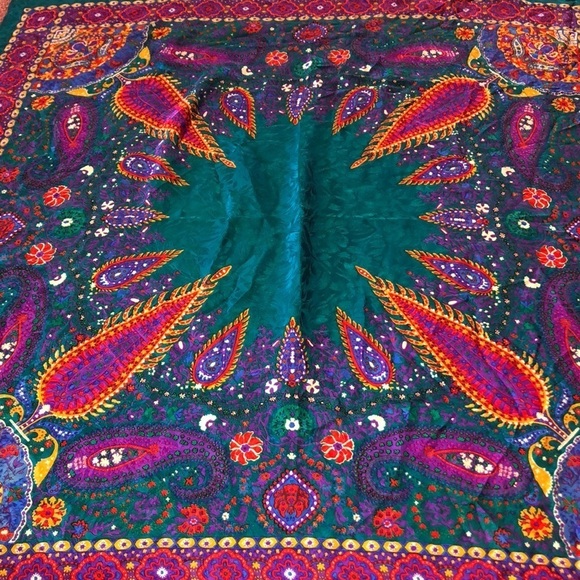 Ellen Tracy Accessories - Vintage Ellen Tracy Scarf(read description)